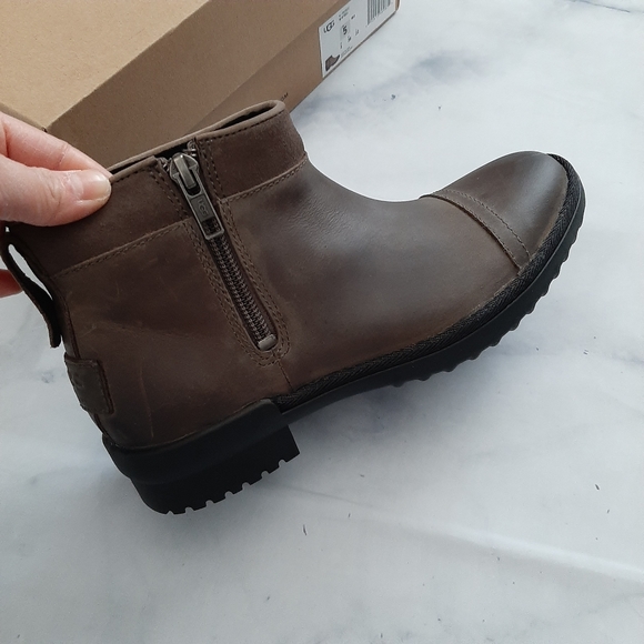 UGG Brown Attell Leather Booties Size 5 - Picture 4 of 11